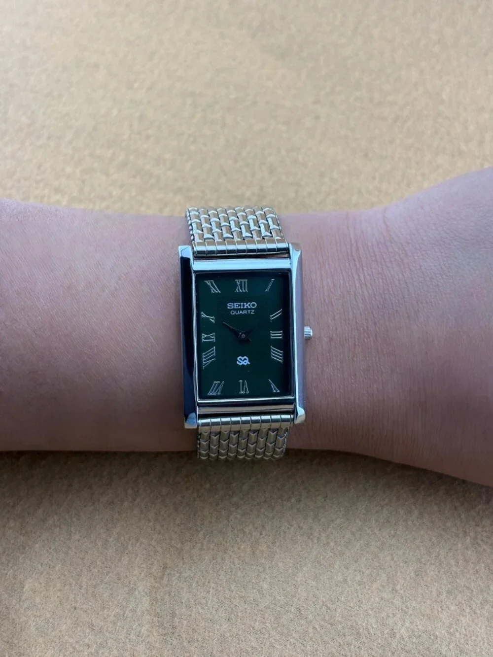 OLIVE GREEN SILVER VINTAGE Seiko slim Quartz men's wristwatch